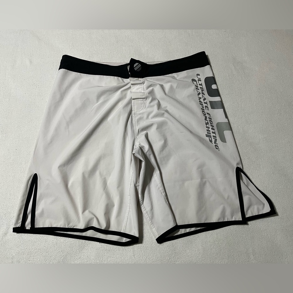 UFC Fight Shorts MMA‎ Training Mens Size 40 White & Black